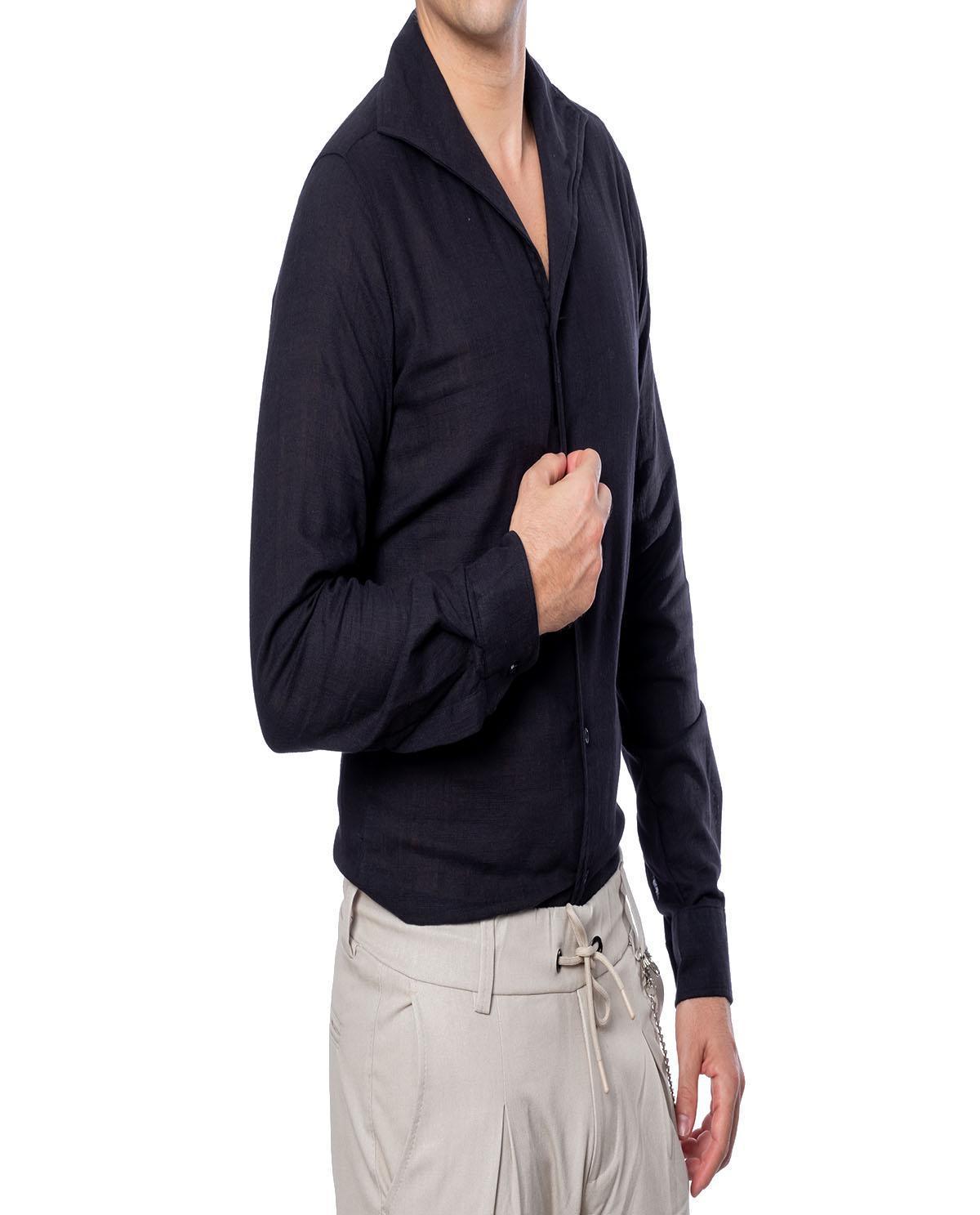 Chemise noire à col ouvert en lin