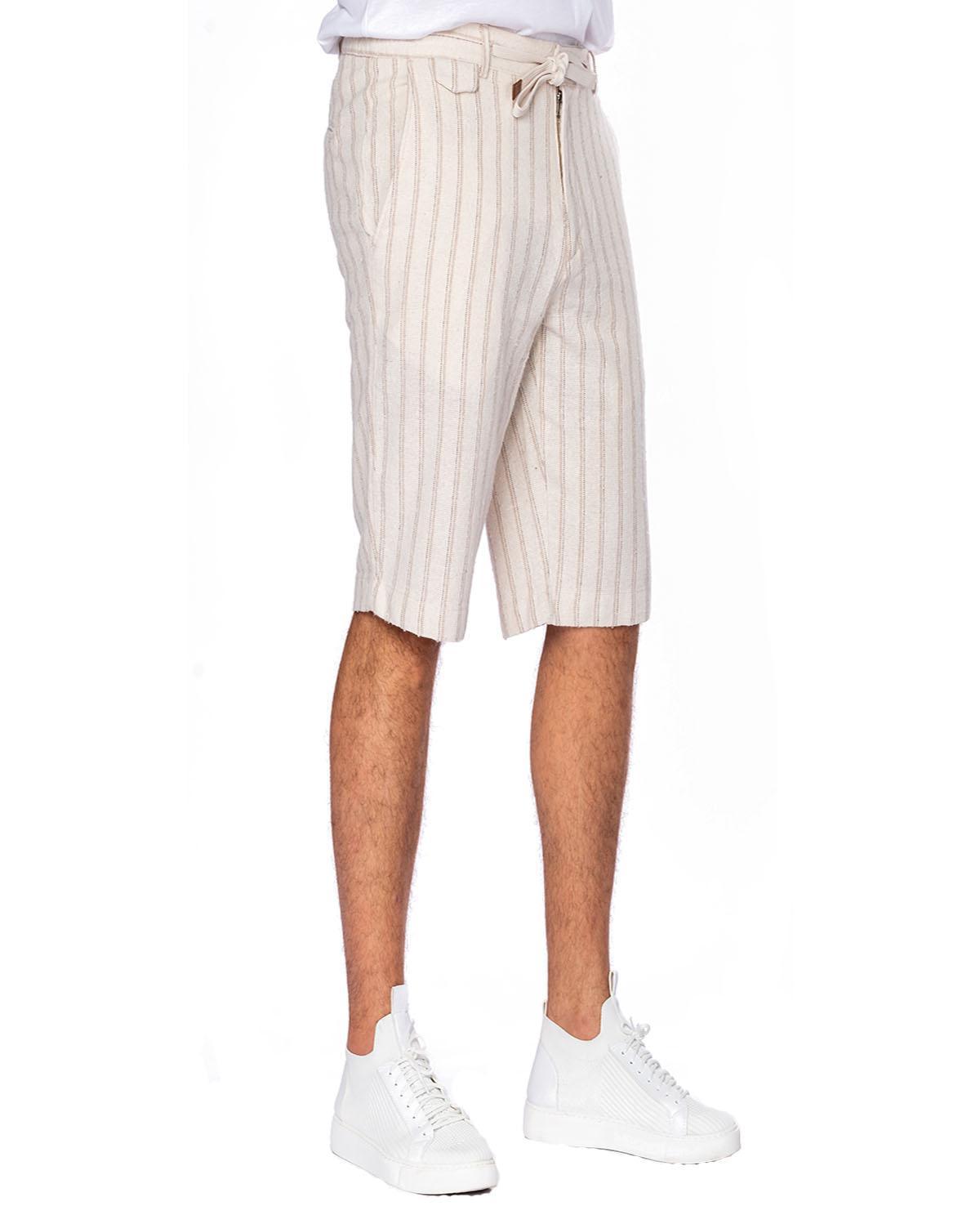 Short beige à rayures marron en lin