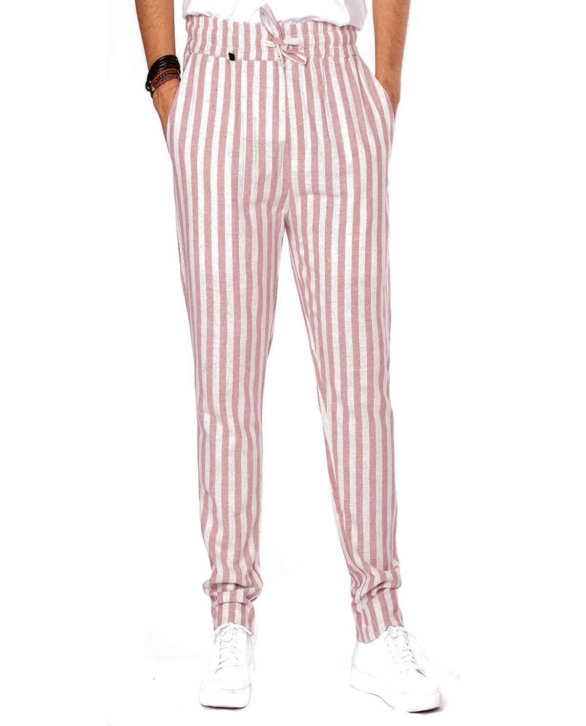 Pantalon rose corail à rayures blanches en lin