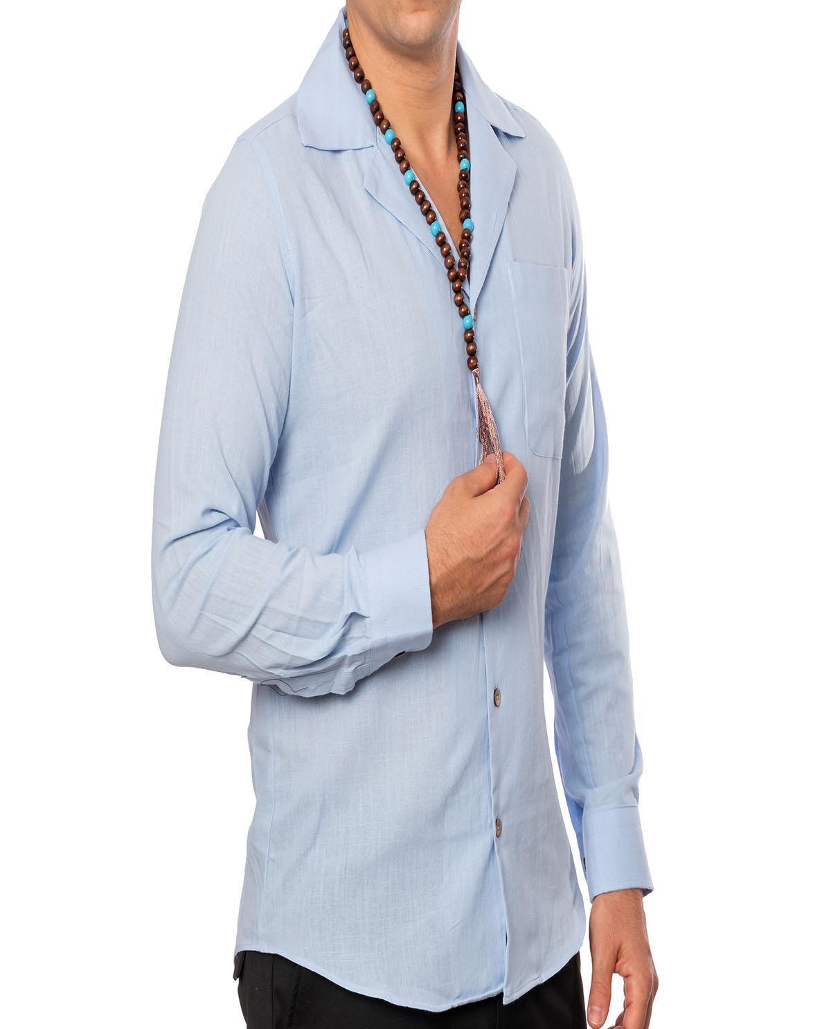 Chemise bleu ciel à revers en lin