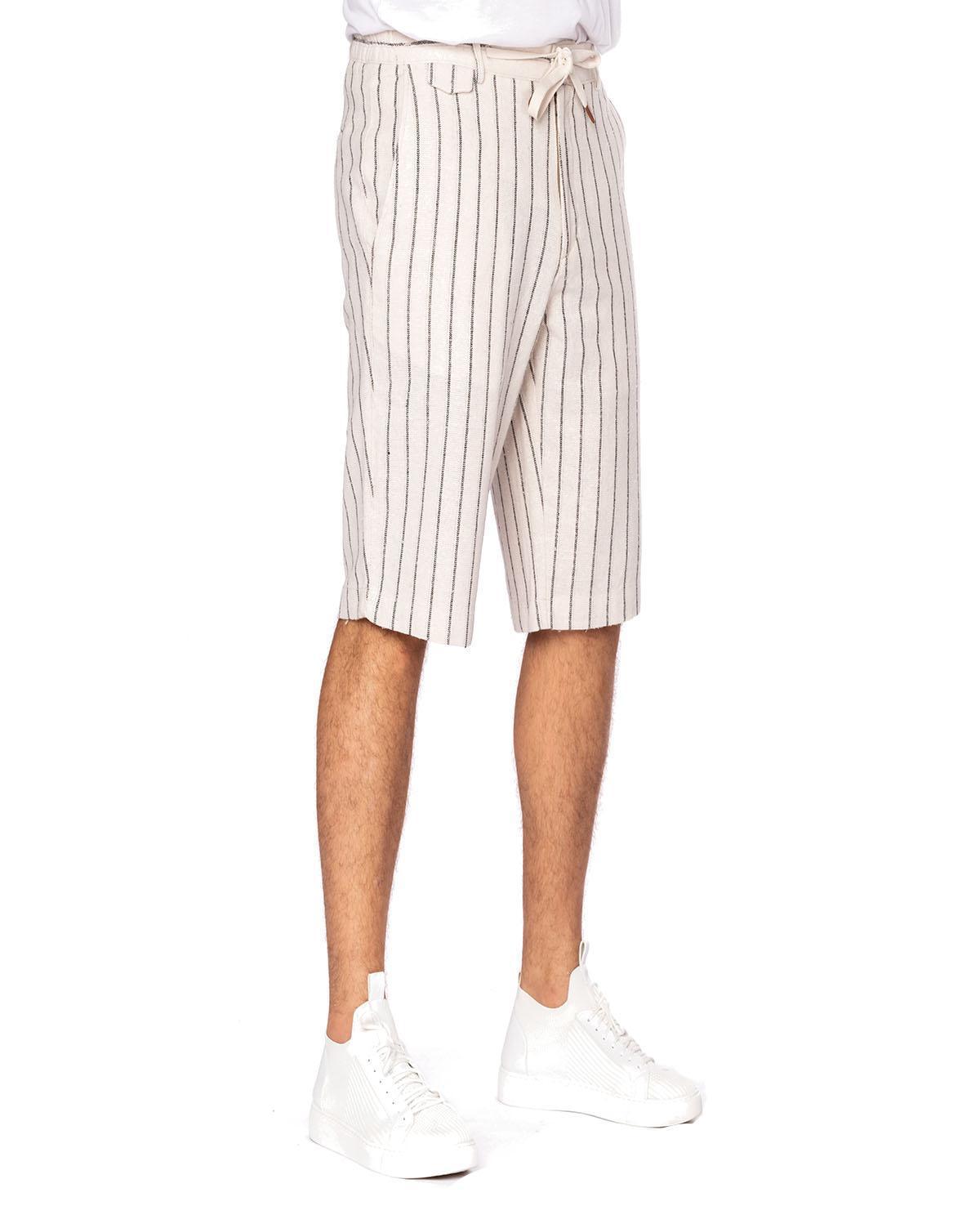 Short beige à grandes rayures noir en lin